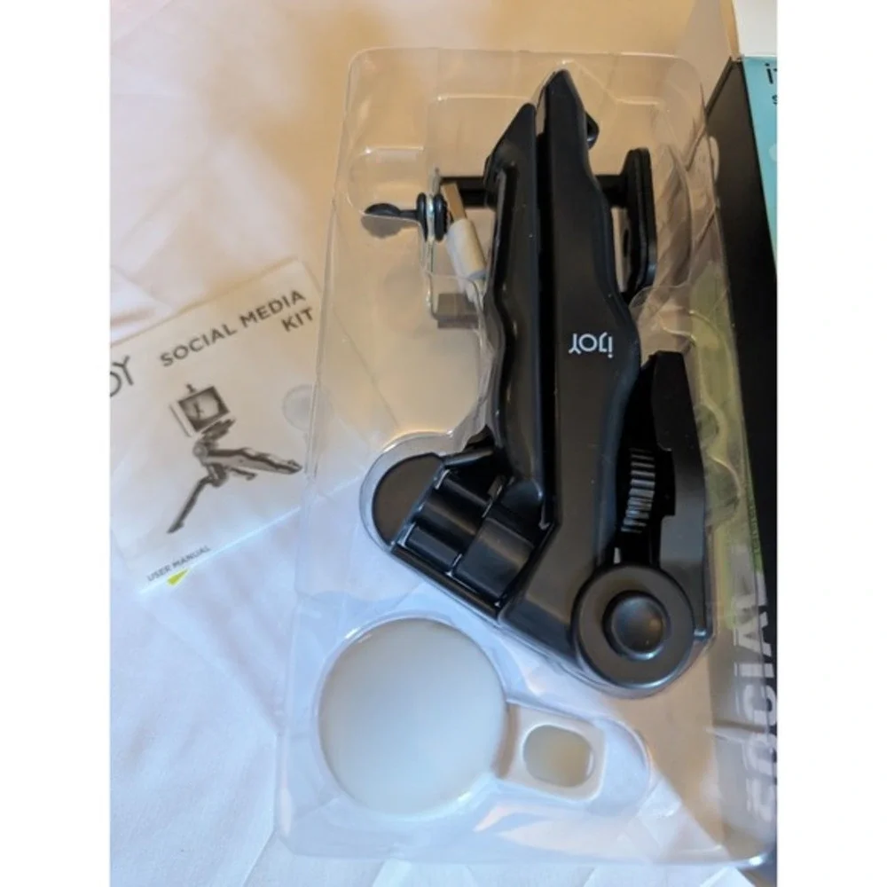Studio Social Media Kit (3 in 1) Phone Clip + Tripod +‎ Clip on Ring Light
